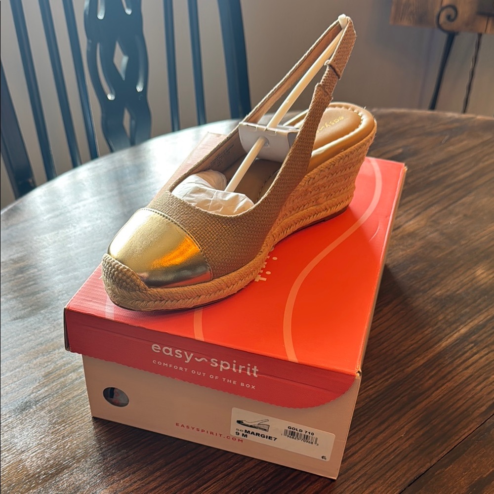 Easy Spirit Tan and Gold Espadrille Wedges